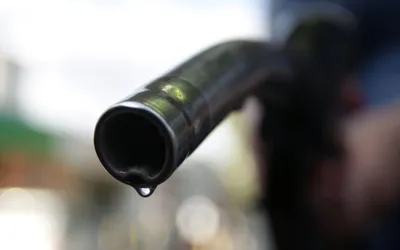 Već se osjeća nestašica, a građani grle na benzinske crpke