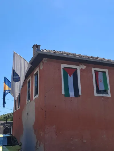 Neshvatljivo je identificiranje s Iranom