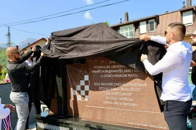 Otkrivanje spomenika kao trajni spomen na hrvatske branitelje